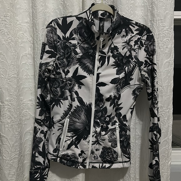 Lululemon - Picture 5 of 5